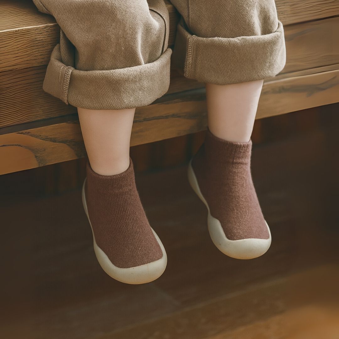 Laufenlernen Sockenschuhe